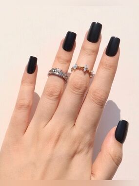 Sleek Black Press-On Nails for Women - Professional Gloss Finish